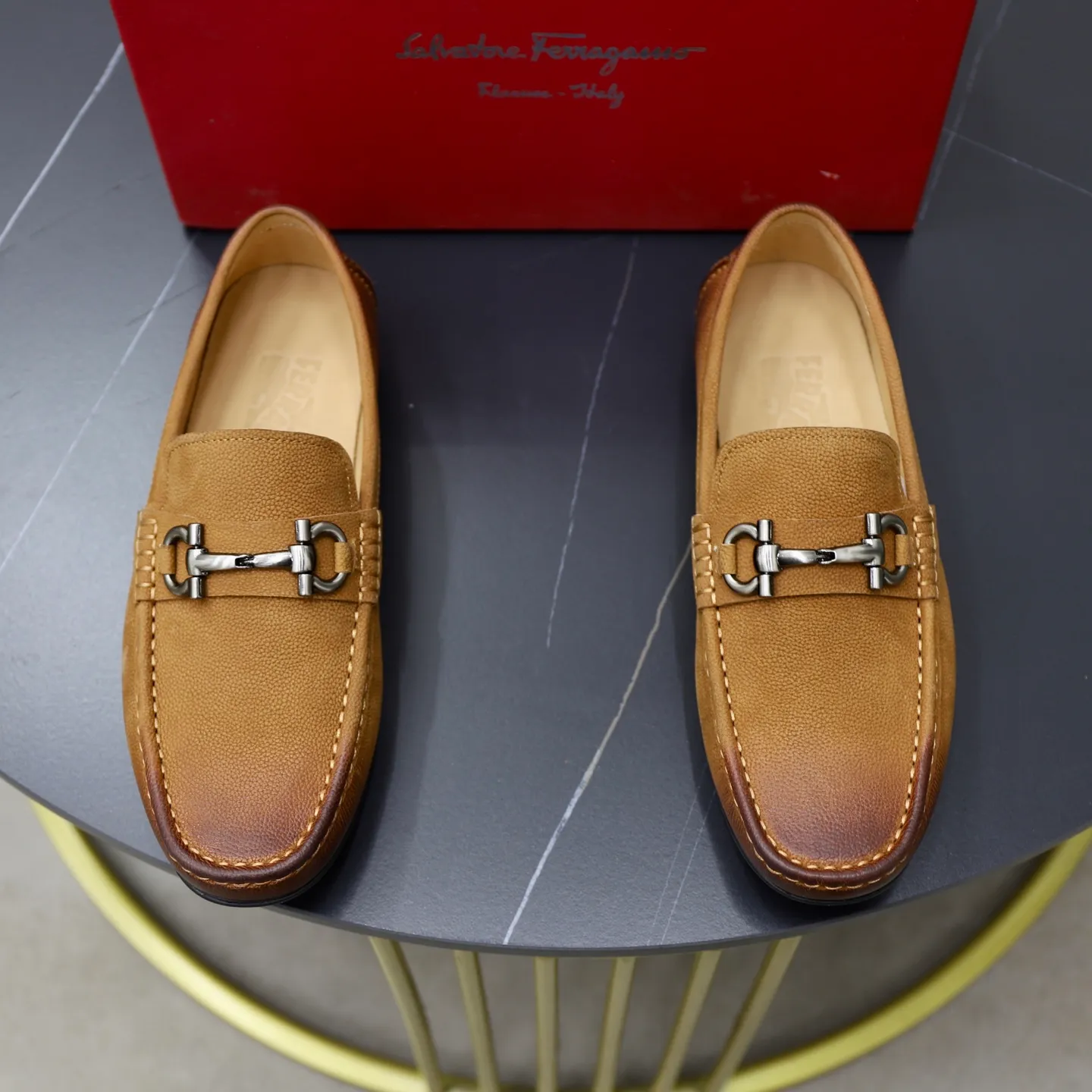 Men's men's shoes 💰462💰🙅‍♂️🙅‍♂️🙅‍♂️Niuli Brand: Ferragamo Standard code: Men's code 38/44 (45 customized) Grade: Same style as the official website Material: Original imported cowhide leather lining Original wear-resistant lightweight outsole Style category: Men's casual slip-on shoes Doudou shoes Noble luxury brand elements, top luxury color: actual picture color